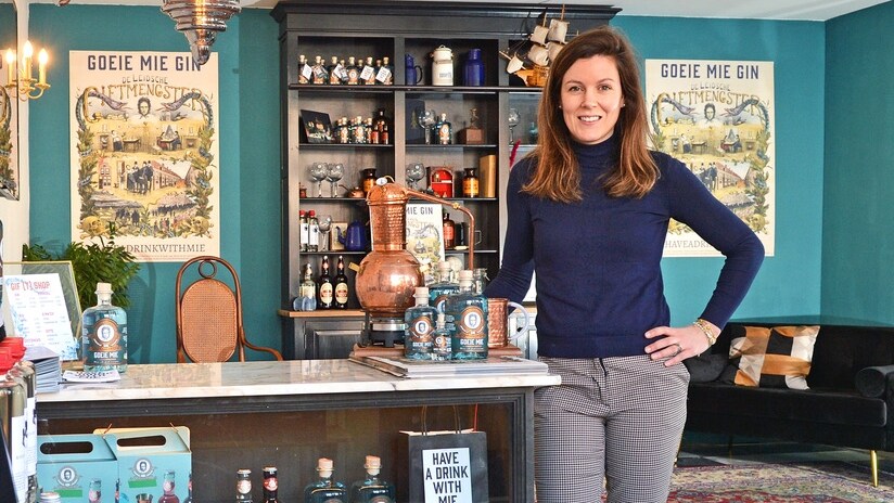 Josine Heijnen, mede-eigenaar van de Leidse gin genaamd Goeie Mie. Foto: Sander Pardon