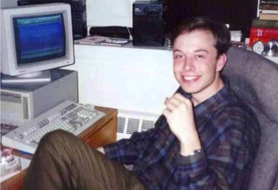Elon Musk op 24-jarige leeftijd, in de begindagen van zijn eerste bedrijf Zip2, dat hij samen met broer Kimbal oprichtte. Foto: Instagram.
