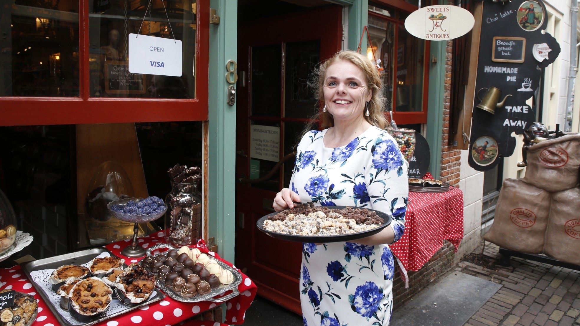 Esther Goudsblom is de eigenaar van museumwinkel Sweets &amp; Antiques in Alkmaar.
