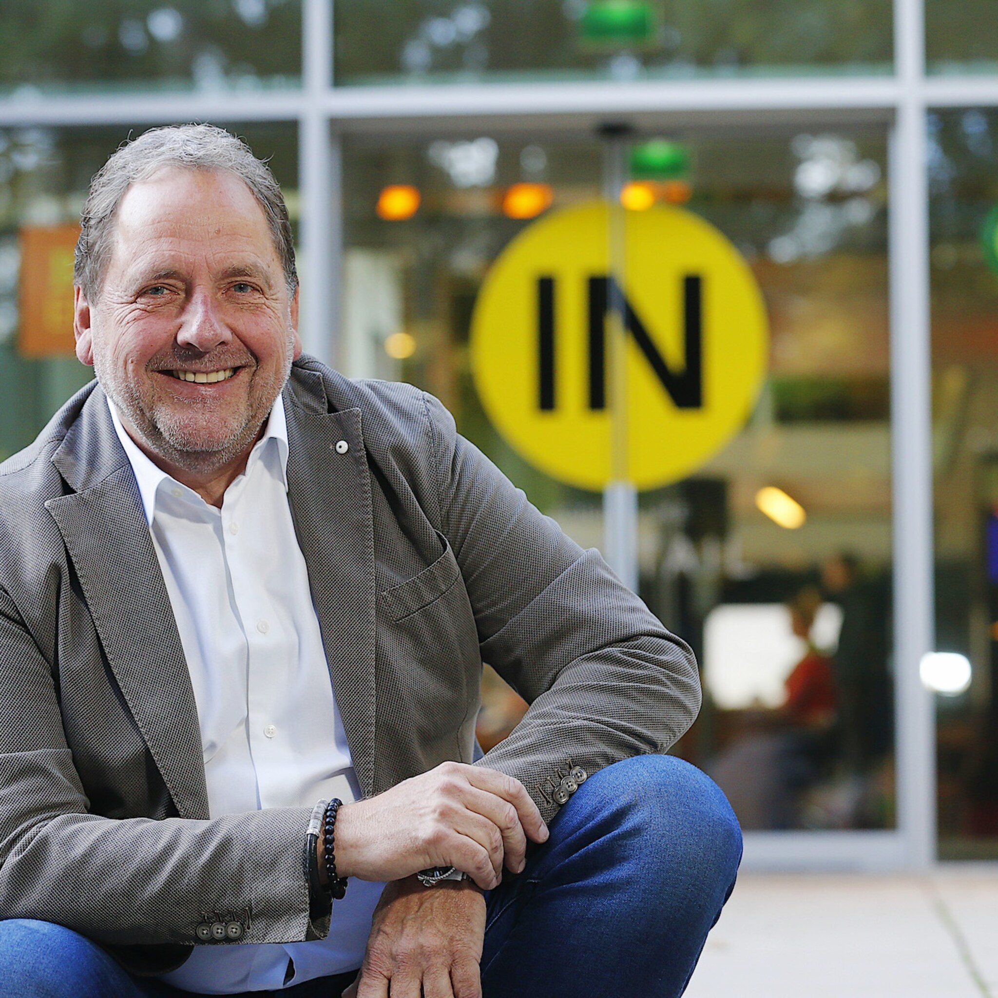 vanharen topman krein bons vertrekt na 26 jaar als topman bij schoenenwinkelketen