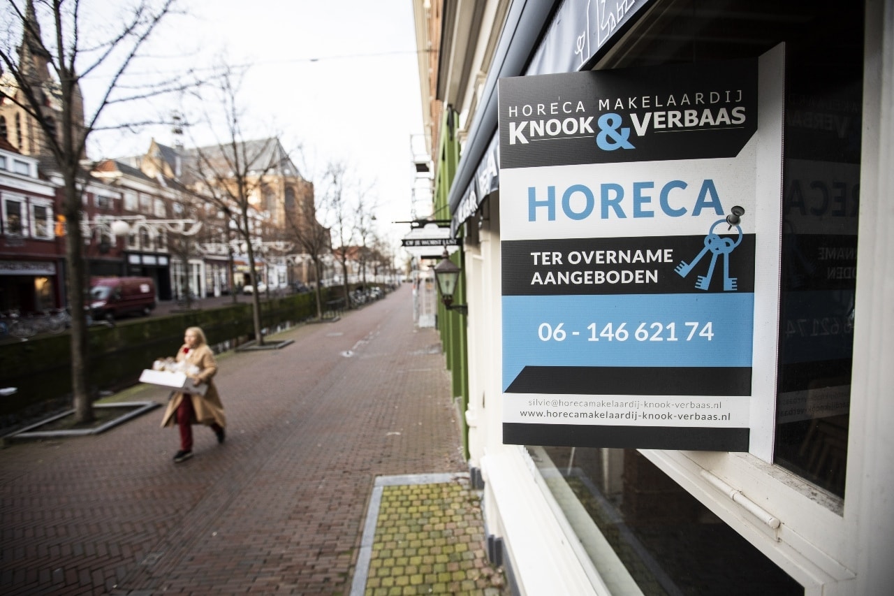 Ruim 20 procent van de horeca-ondernemers geeft aan dat de schuldenlast problematisch is en sluiting op de loer ligt. Foto: ANP