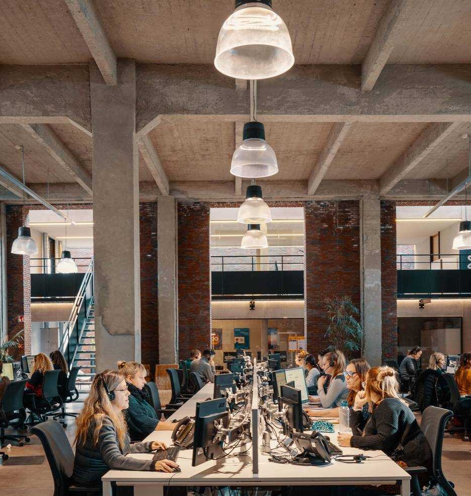 De ‘members’ van Yource aan het werk op een van de contactcentervloeren. Foto: Yource.