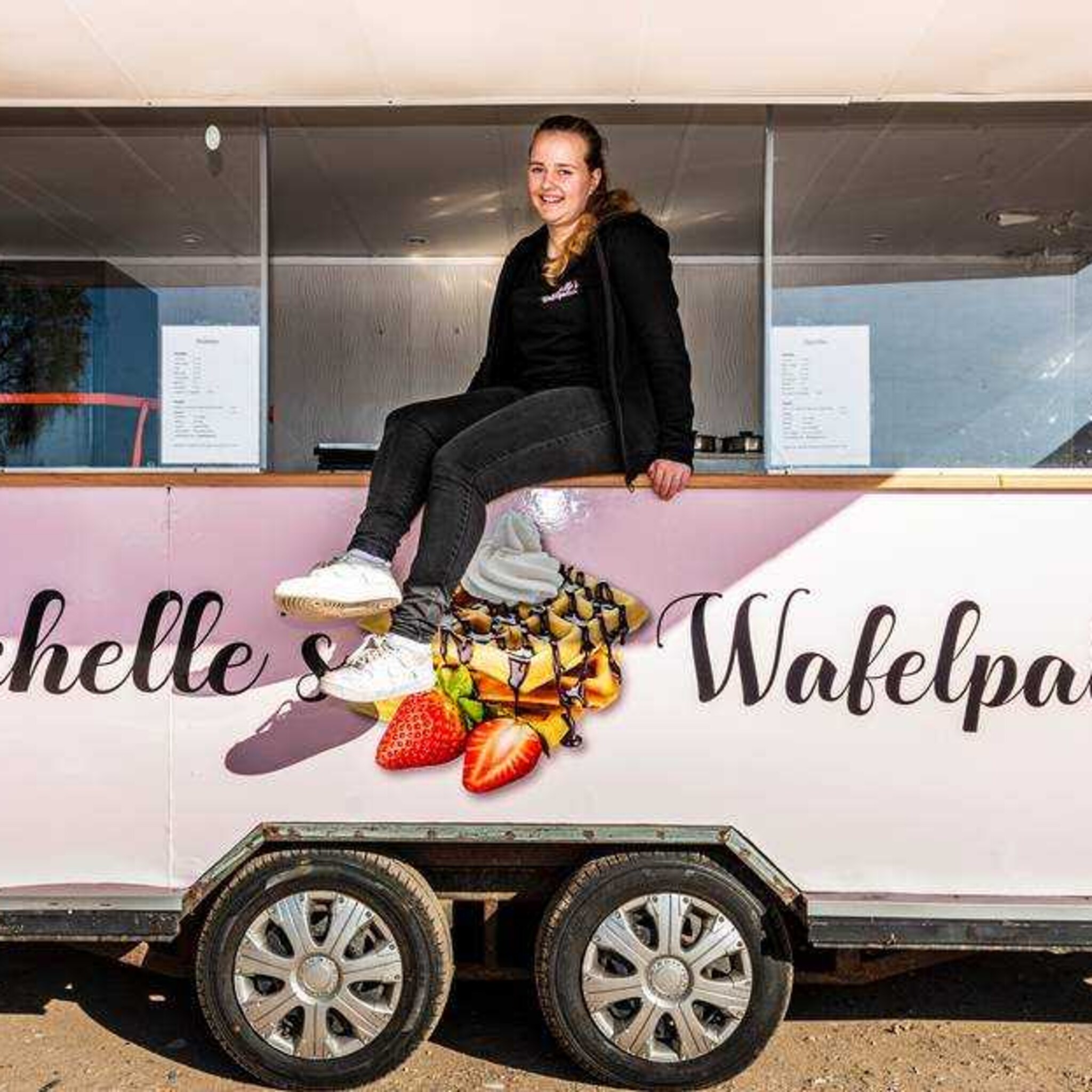 michelle 17 spaarde jarenlang voor haar droom een eigen wafelkraam