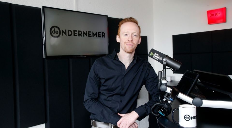 ron vergouwen presenteert nieuw radioprogramma met de kennis van nu