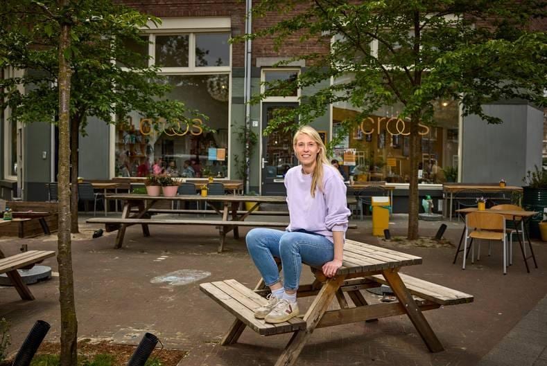 Linda Wubben van koffiezaak Croos in Crooswijk: ,,Ik voel me enorm besodemieterd.’’ Foto: PZC/Jan de Groen.