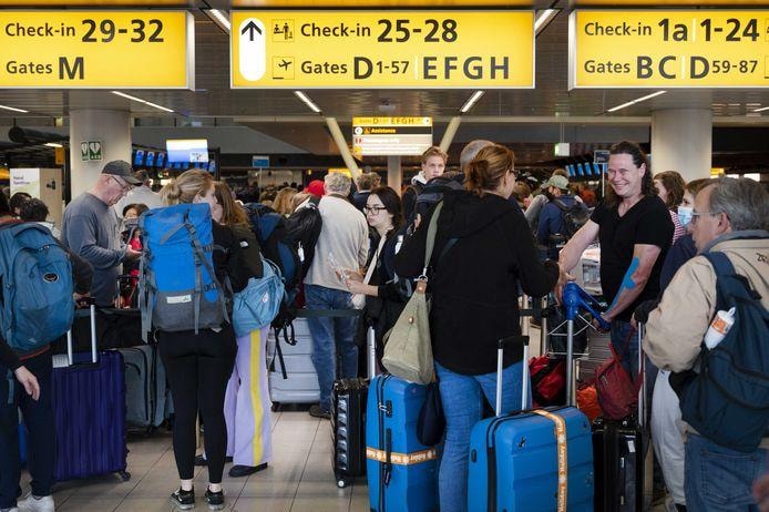 Meivakantie 2022, topdrukte op Schiphol, nog altijd. Foto: ANP.