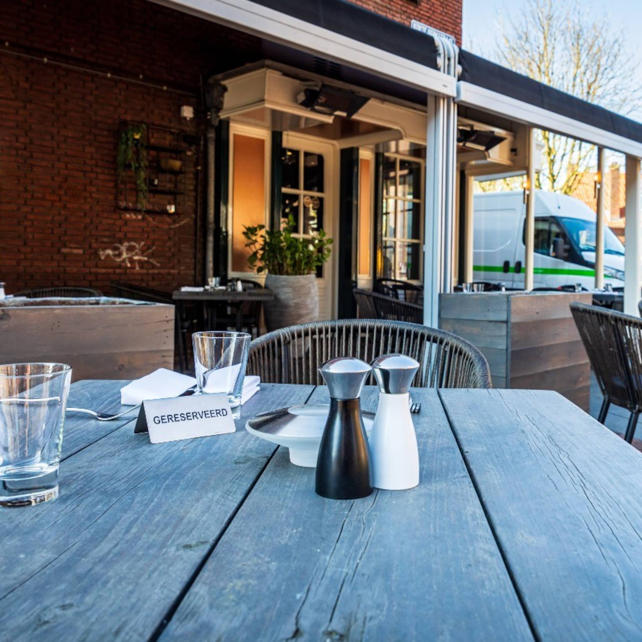 waarom je ook in de horeca steeds vaker een aanbetaling moet doen
