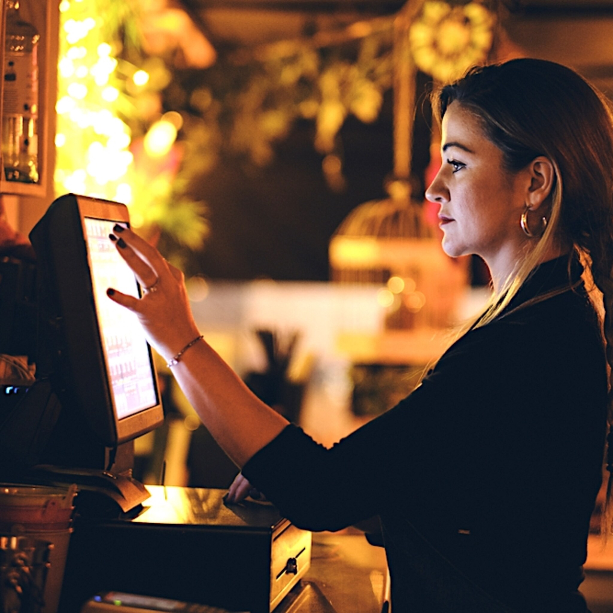 personeel in horeca retail en logistiek overweegt opstappen om stress en onregelmatige werktijden