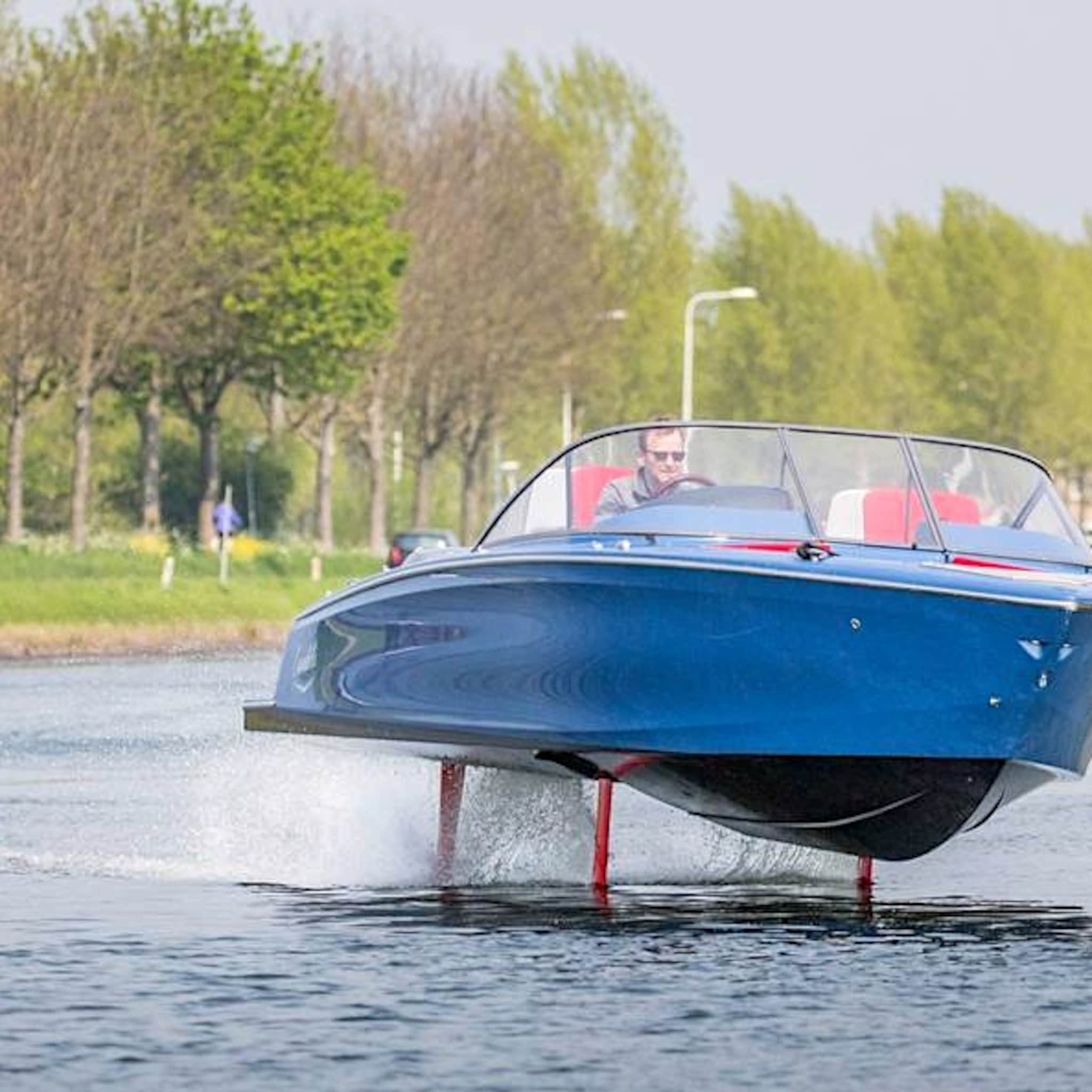 vliegen over water met elektrisch varen dit is de tesla van de botenwereld