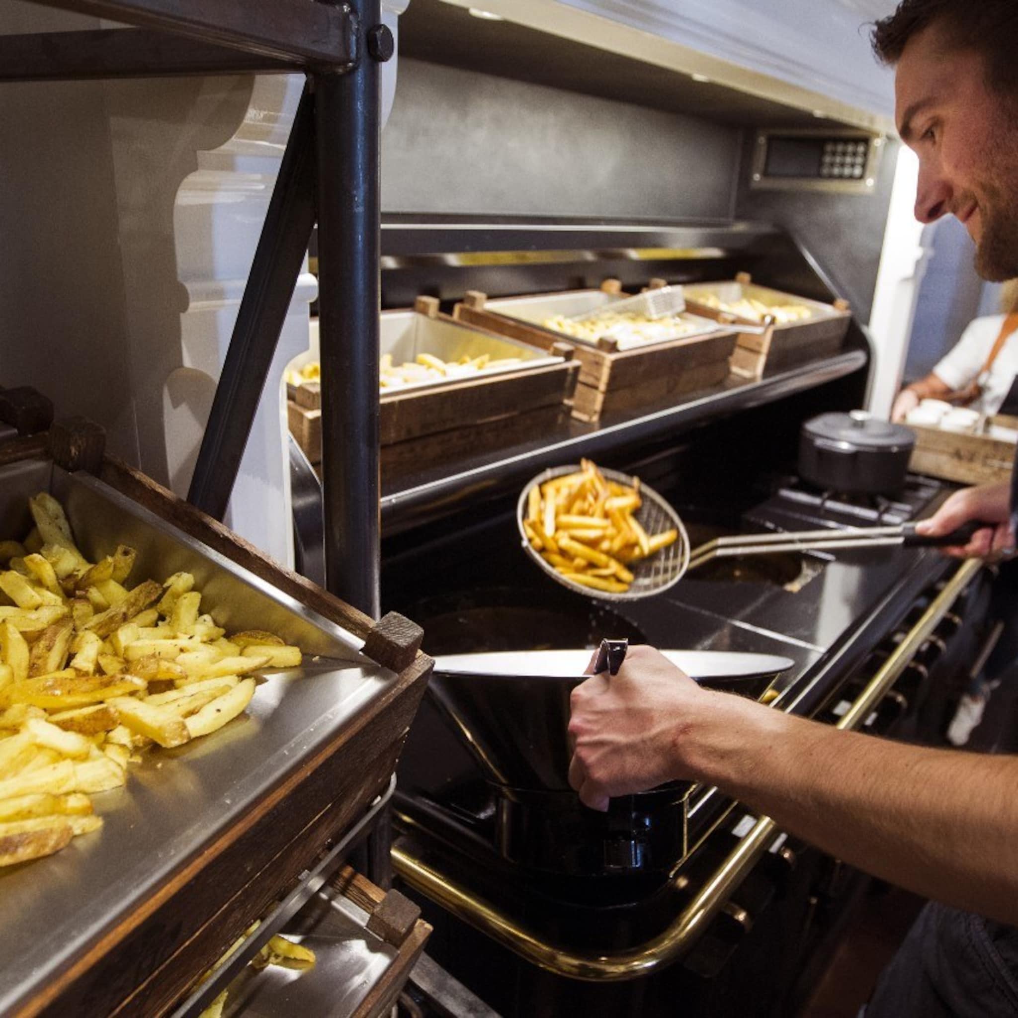 fastfoodsector fel tegen minimumleeftijd spreekt van betutteling