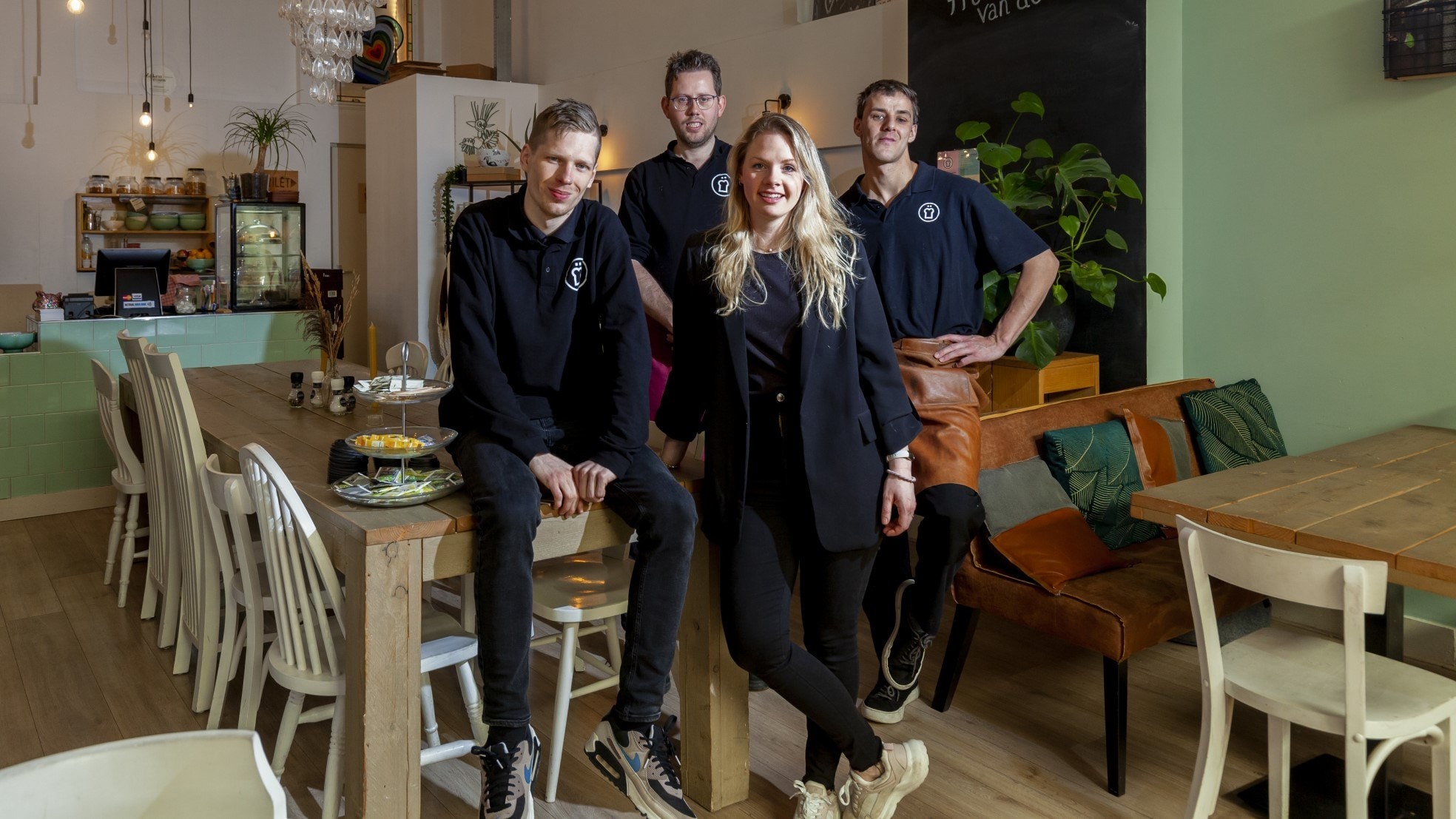 Het team achter de sociale horecaonderneming Fröbel uit Rotterdam. Foto: Machtelt Mostert