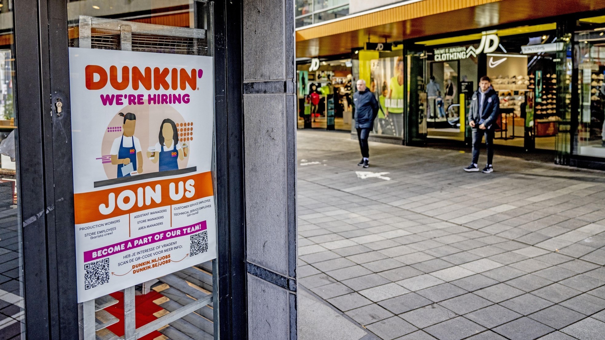 Gezocht: personeel voor in een Rotterdams Dunkin' Donuts-filiaal. Foto: ANP