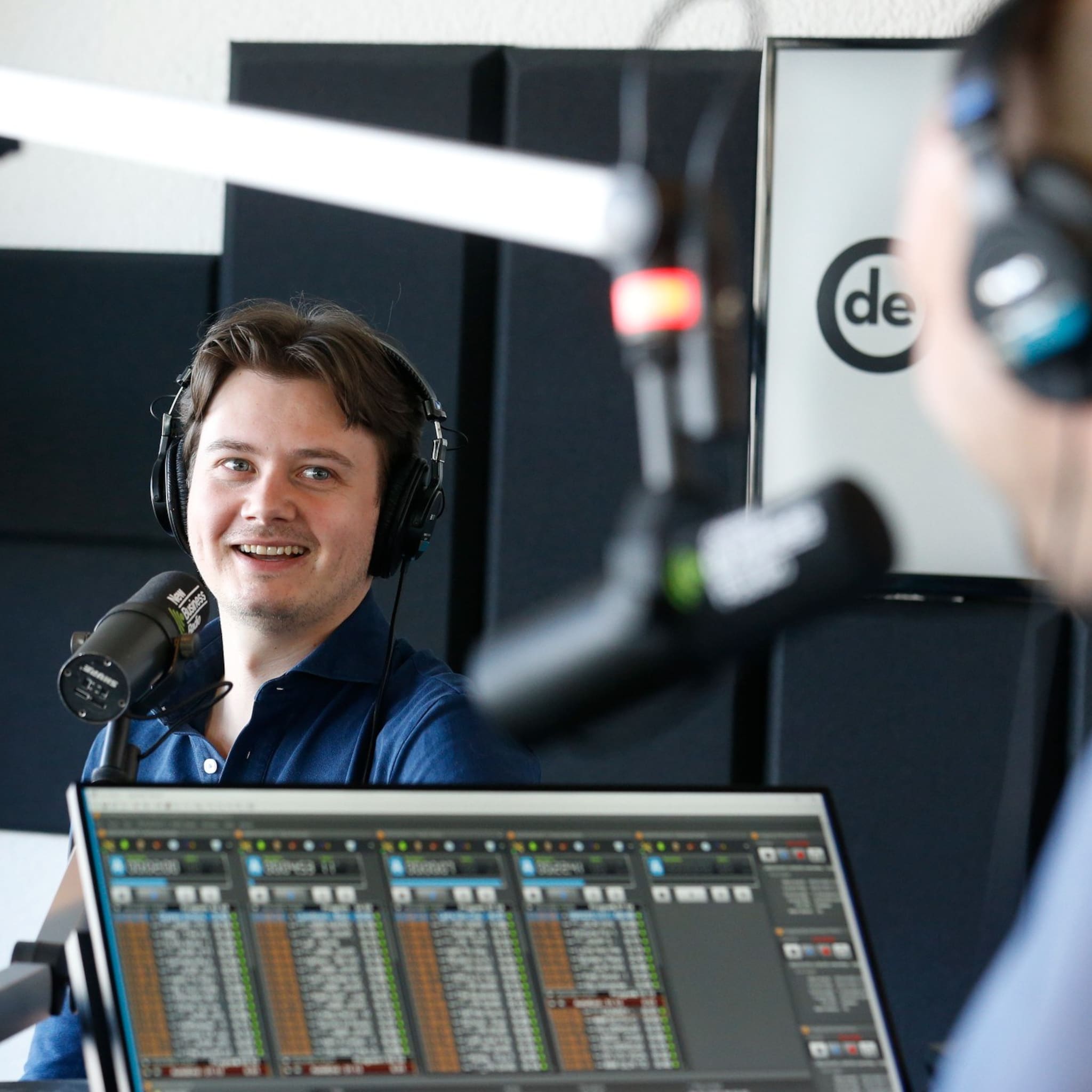 remy gieling ontvangt bas van der veldt afas en benr in de ondernemer radio