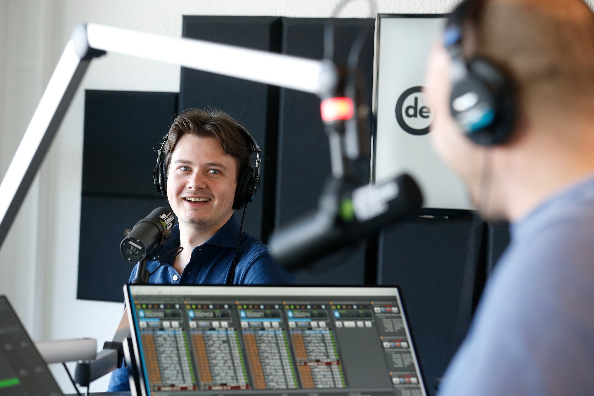 remy gieling ontvangt bas van der veldt afas en benr in de ondernemer radio