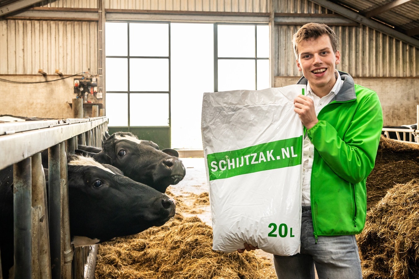 Het bedrijf Schijtzak.nl van Stolwijker Benjamin Zuidbroek draait een jaar na de oprichting op volle toeren. Foto: Stephan Tellier