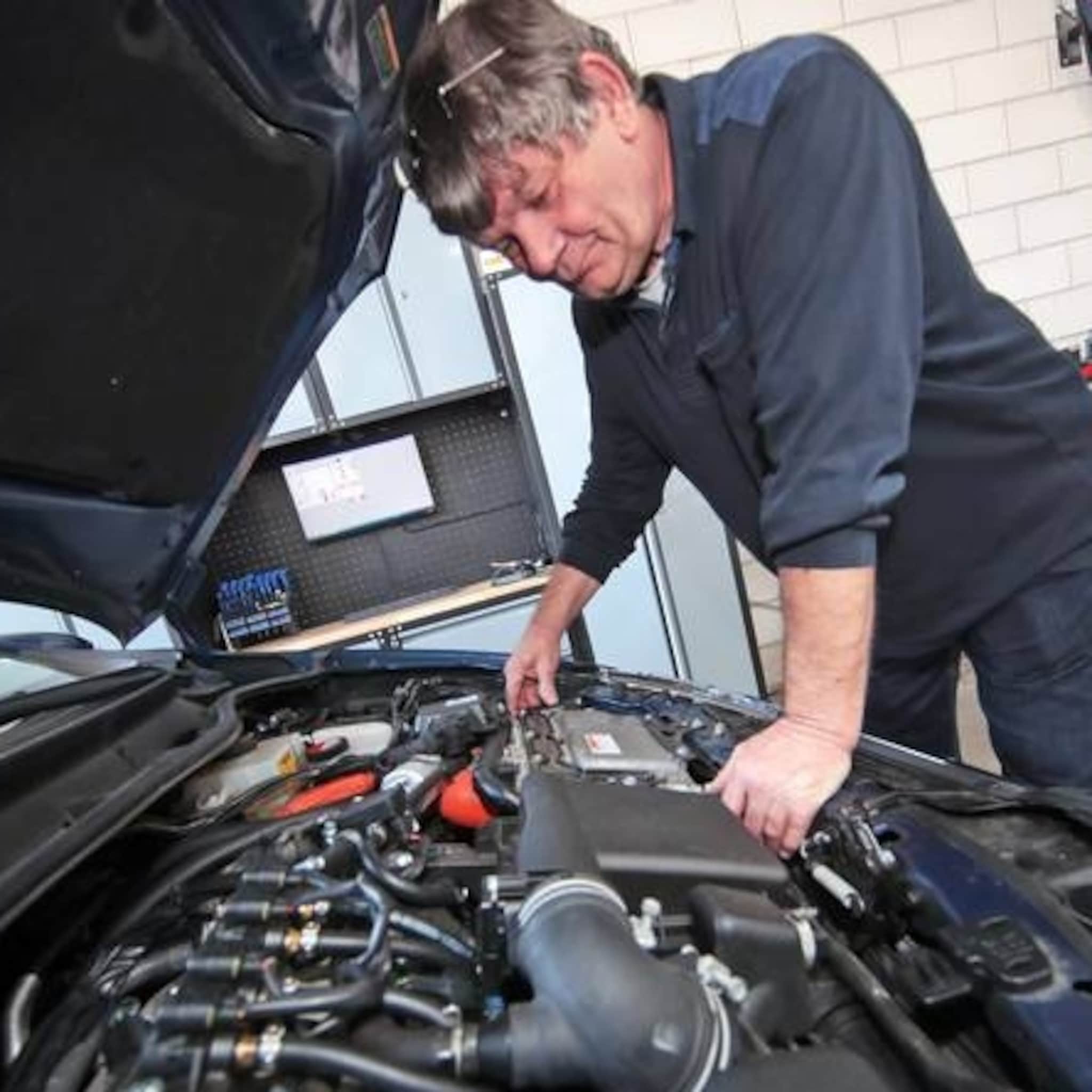 benzineauto ombouwen voor goedkoper gas ombouwgarages draaien overuren