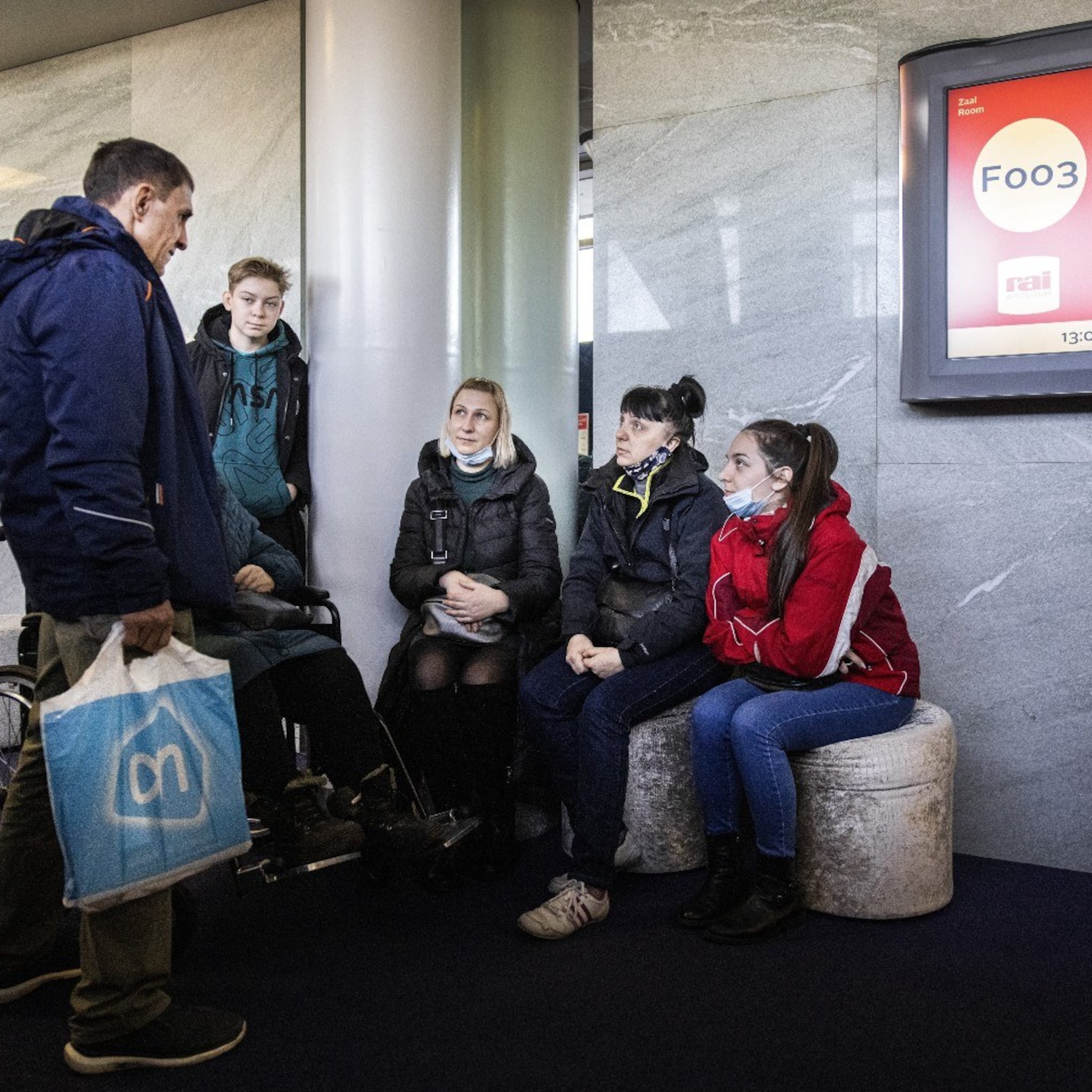 grote uitzenders gaan oekrainers vanaf april aan werk helpen
