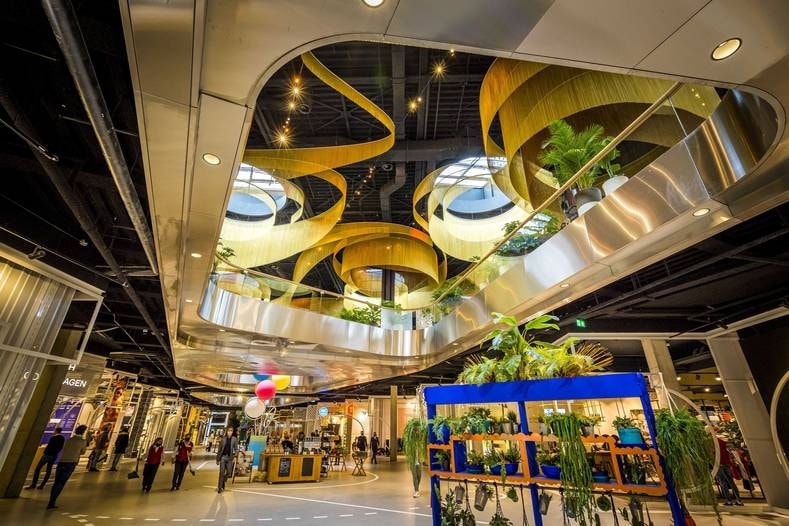 Westfield Mall of the Netherlands herbergt meer dan tweehonderd winkels, restaurants, een bioscoop, een game hall en meerdere andere attracties. Foto: EPA