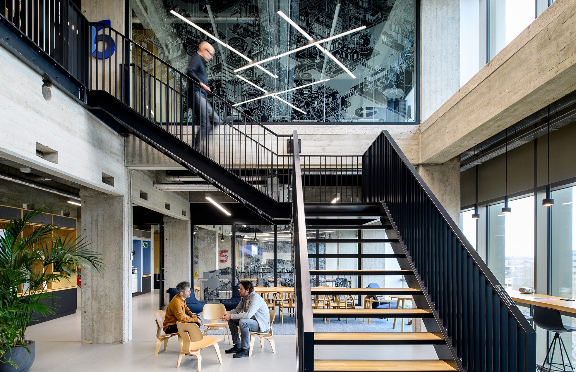 Tijdens de coronacrisis is de herinrichting van kantoorruimtes in een stroomversnelling gekomen. Zo ook bij Unilever. Foto: Silo Creative Agency/Mike Bink