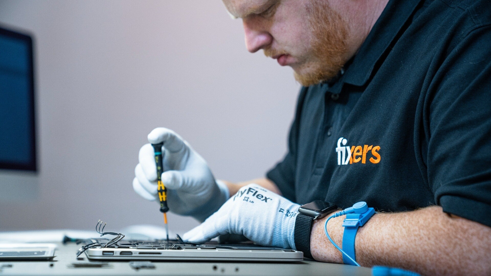 Om de hoge service te kunnen waarborgen werkt Fixers alleen met gecertificeerd personeel. Foto: Fixers