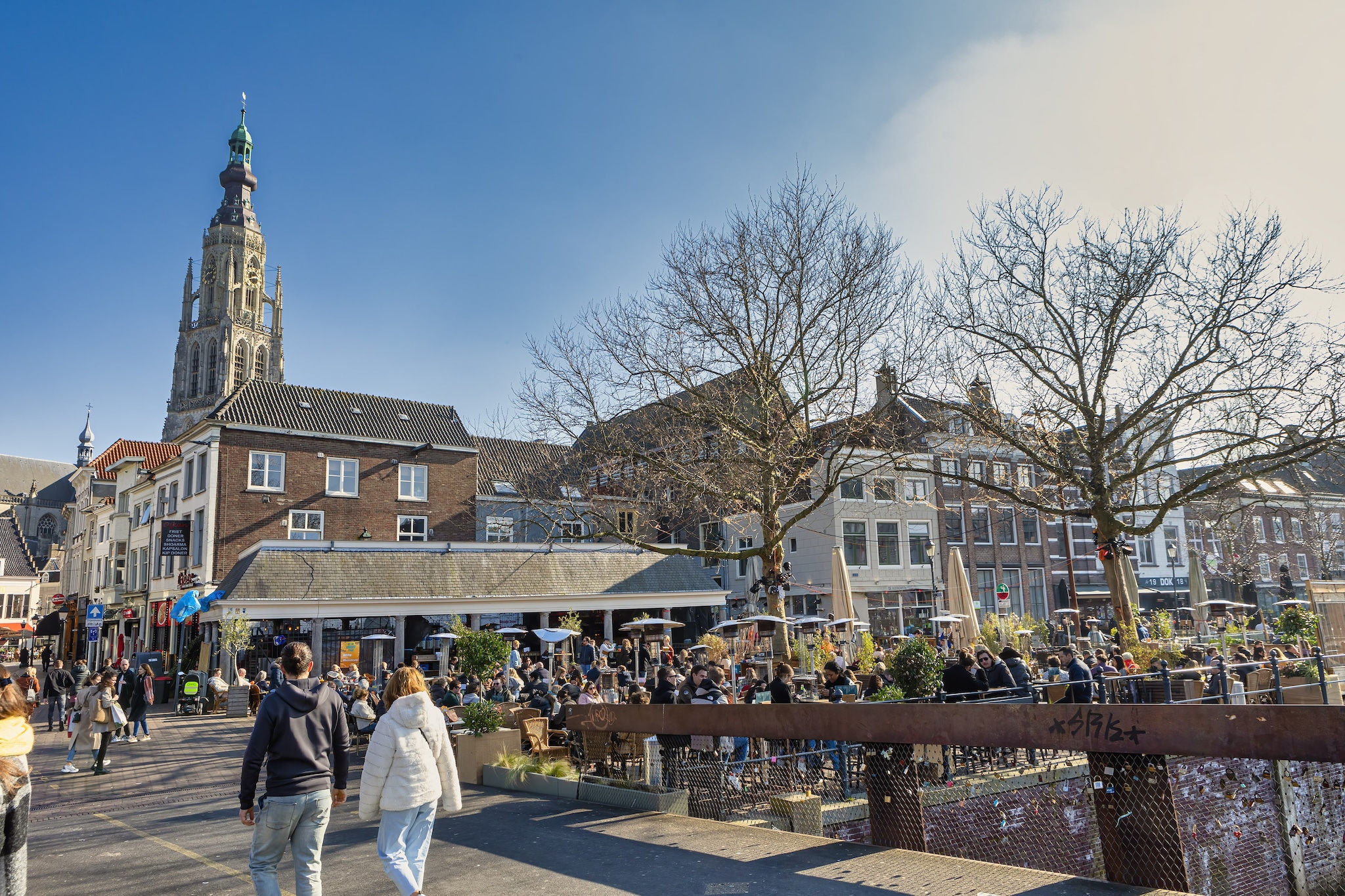 De binnenstad van Breda: winkels en horeca. Maar de Brabantse stad doet volgens INretail nog te weinig met cultuur en historie, zoals de kerk. Al die elementen samen zorgen voor een levendige binnenstad. Foto ANP