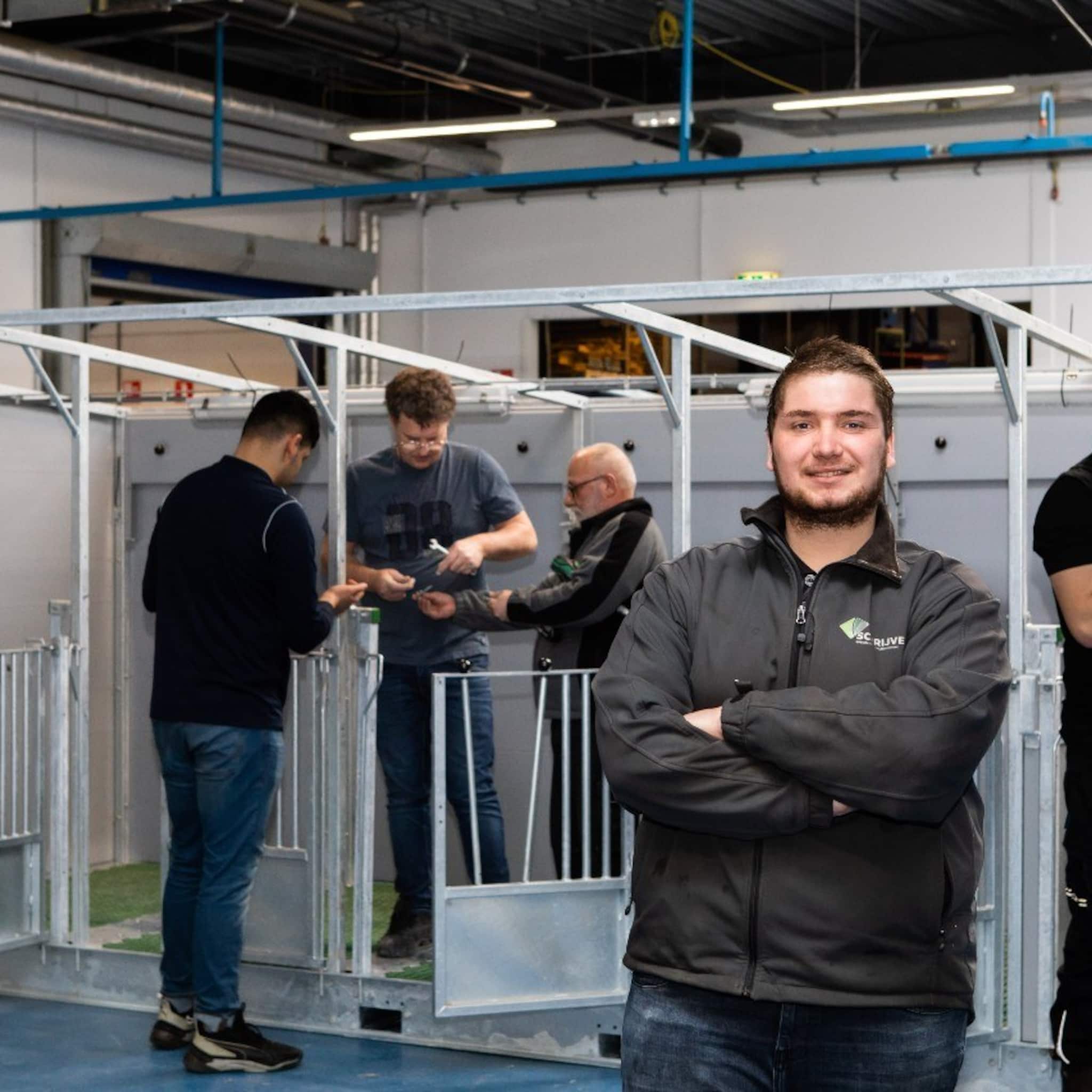 schrijver stalinrichting verdubbelt productie door uitbesteding van werk