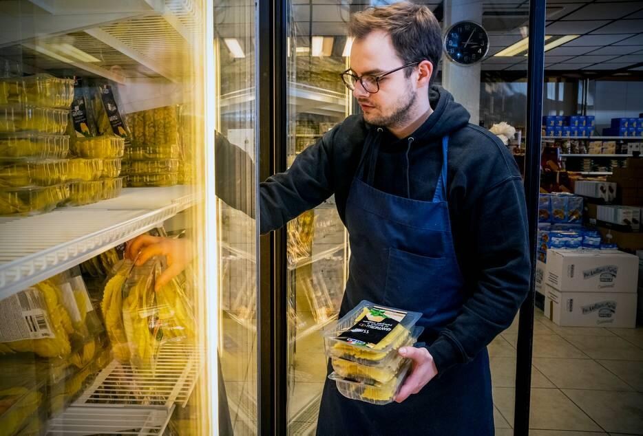 De pasta wordt met de dag duurder. Zo ook hier aan de Meent bij Little Italy is de prijs iedere dag een beetje omhoog gegaan. Foto: AD/Frank de Roo.