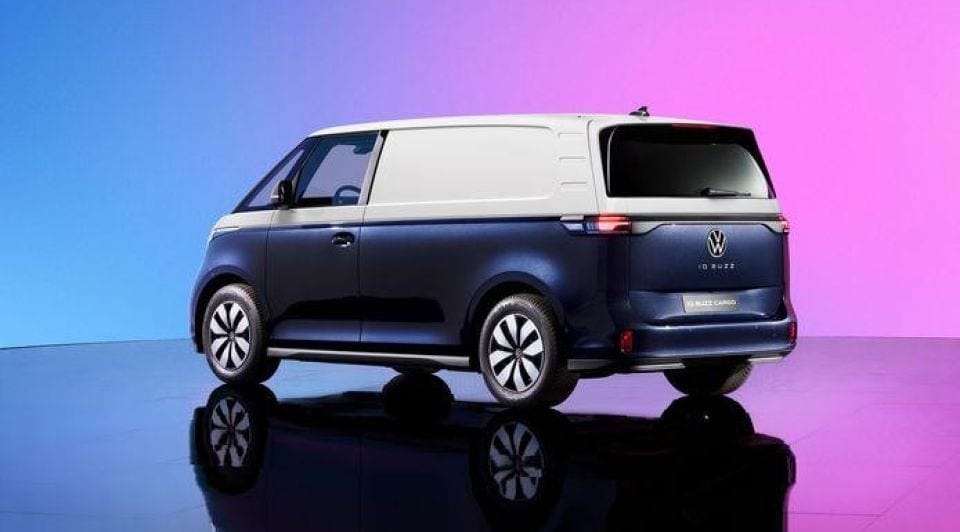 Dit is de ID.Buzz Cargo: de bedrijfswagenversie krijgt standaard één schuifdeur. Twee aparte achterdeurtjes zijn optioneel, net als een tweede schuifdeur. Foto's: Volkswagen.
