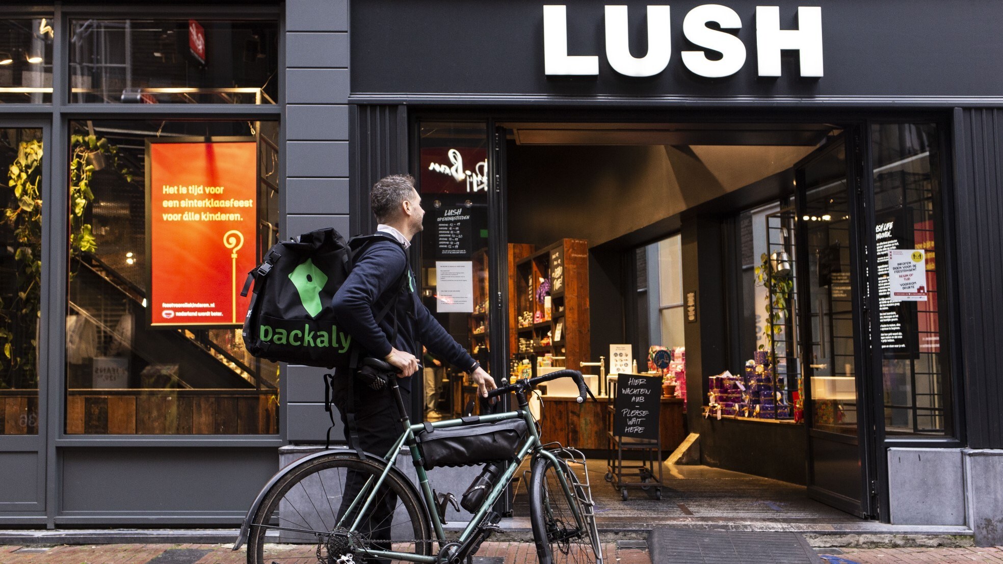 Onder meer Bijenkorf, Blokker, Lush en Decathlon verzenden met Packaly. Foto: Packaly