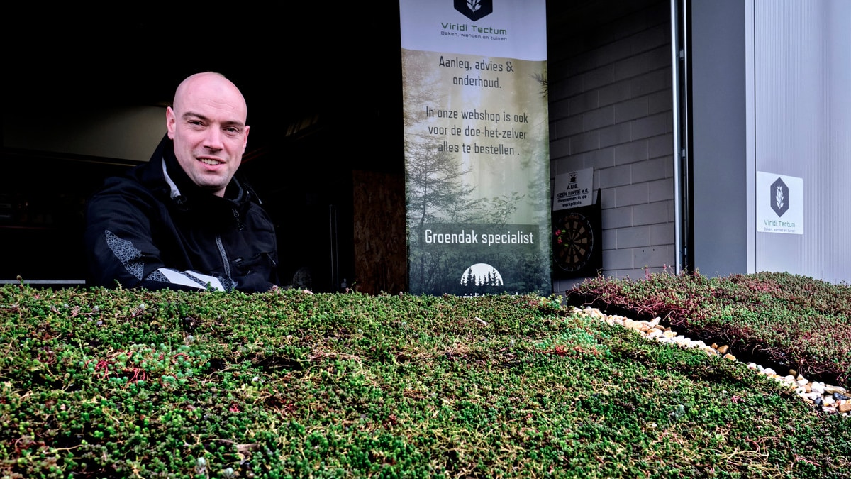 Gijs Bregman ging van een bedrijf in asbestbestrijding naar een onderneming in groene daken. Foto: Victor van Breukelen