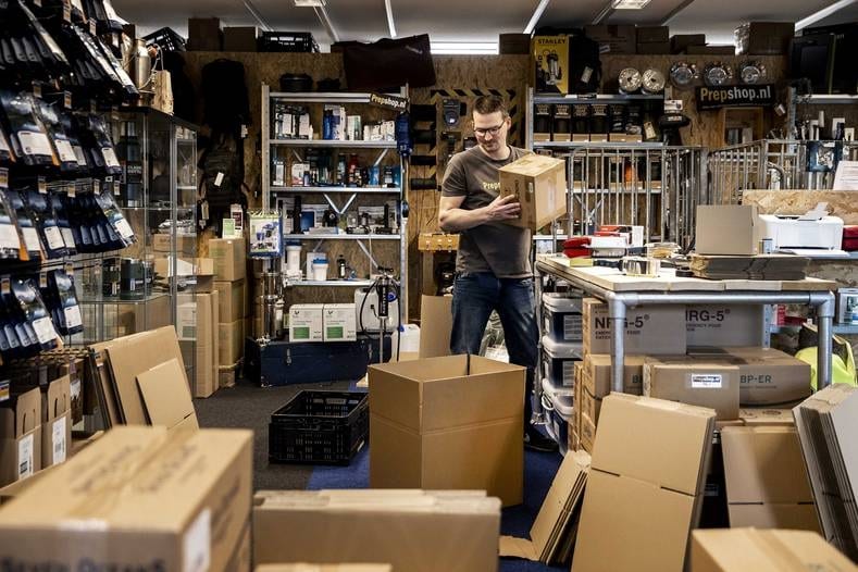 Luuk van de Ruit in zijn prepshop in De Meern: ,,Voor ons zal de piek nog wel even aanhouden.'' Foto: ANP.