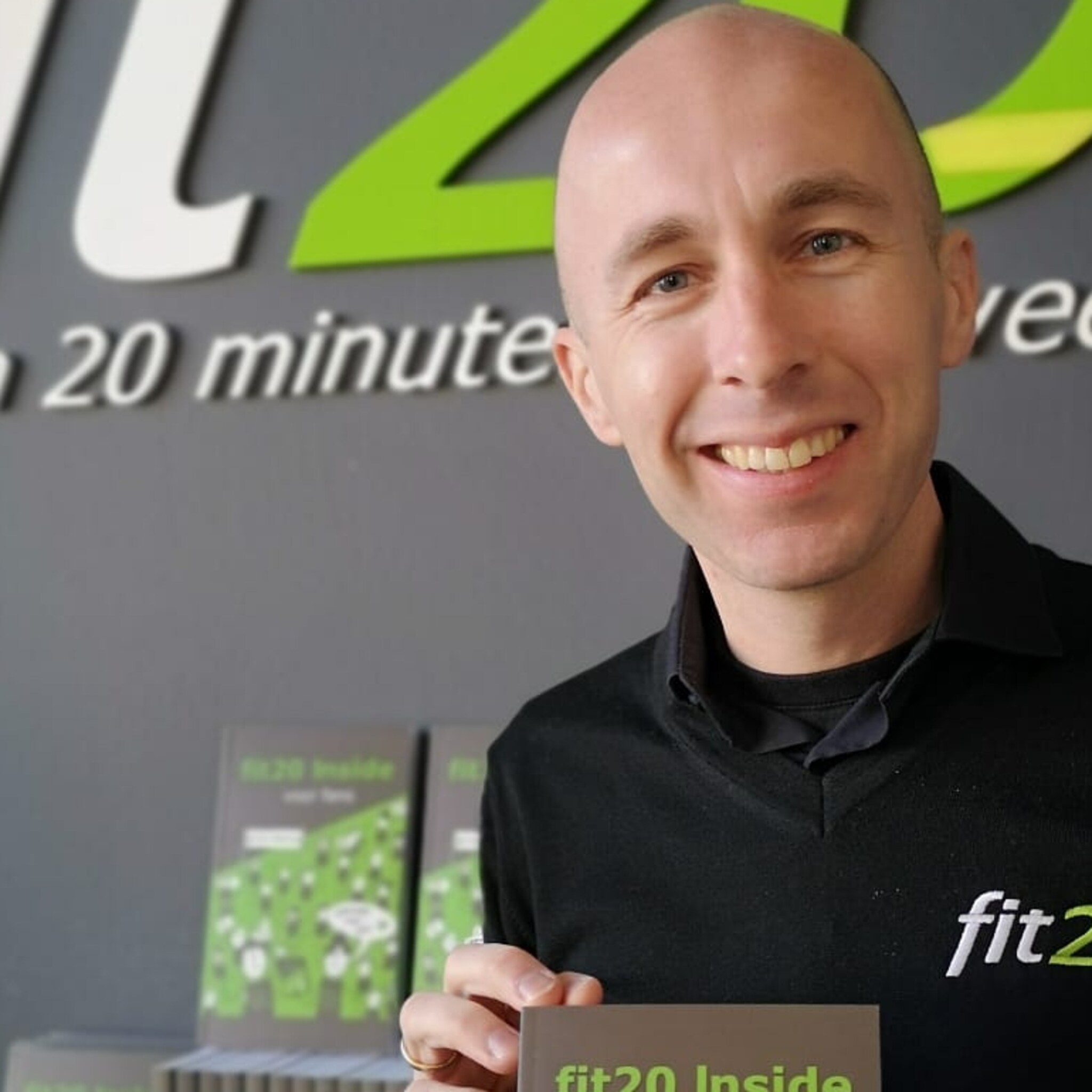 fitness ondernemer schrijft boek om klanten te bedanken voor collectiviteitszin