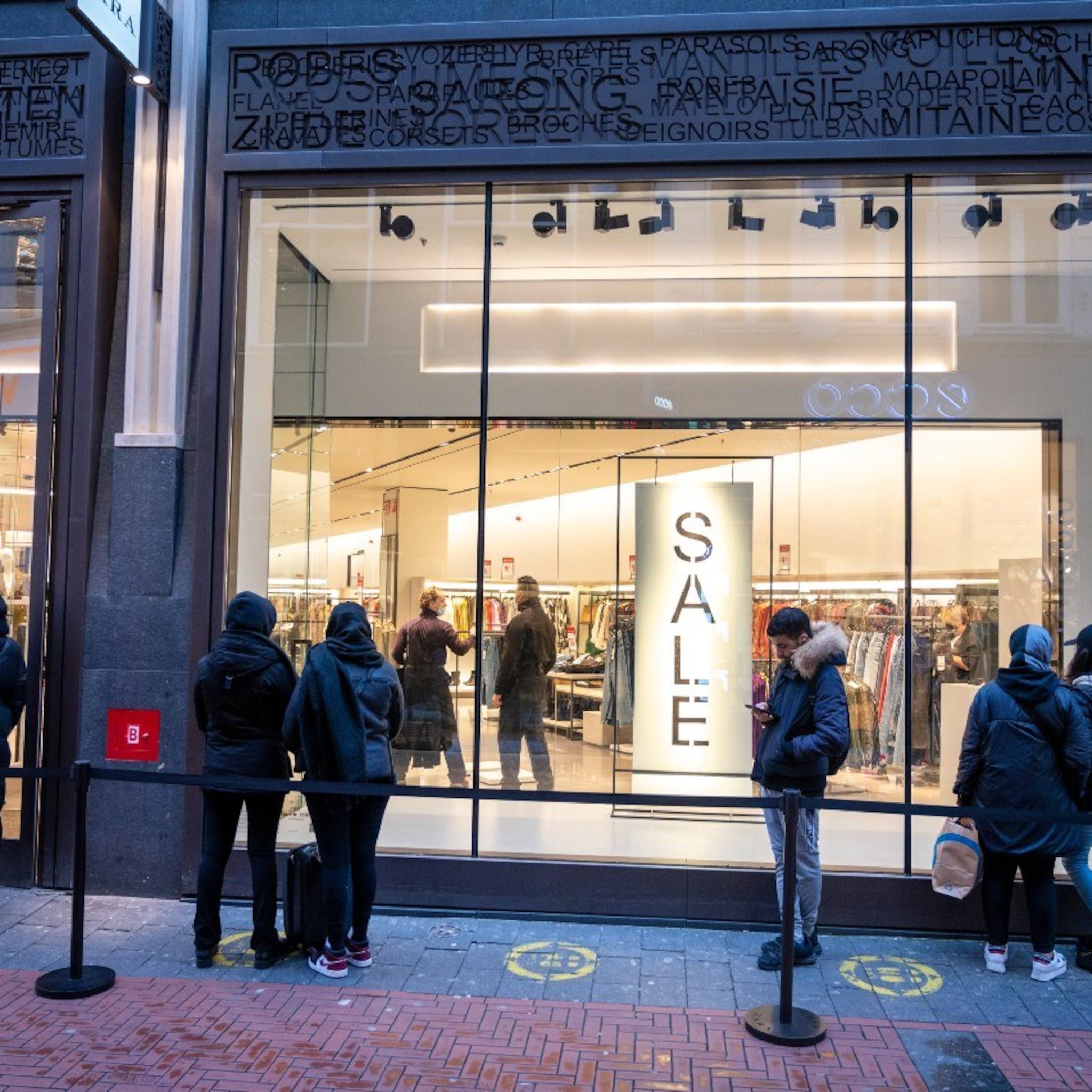 abn amro daling aantal winkels stagneert