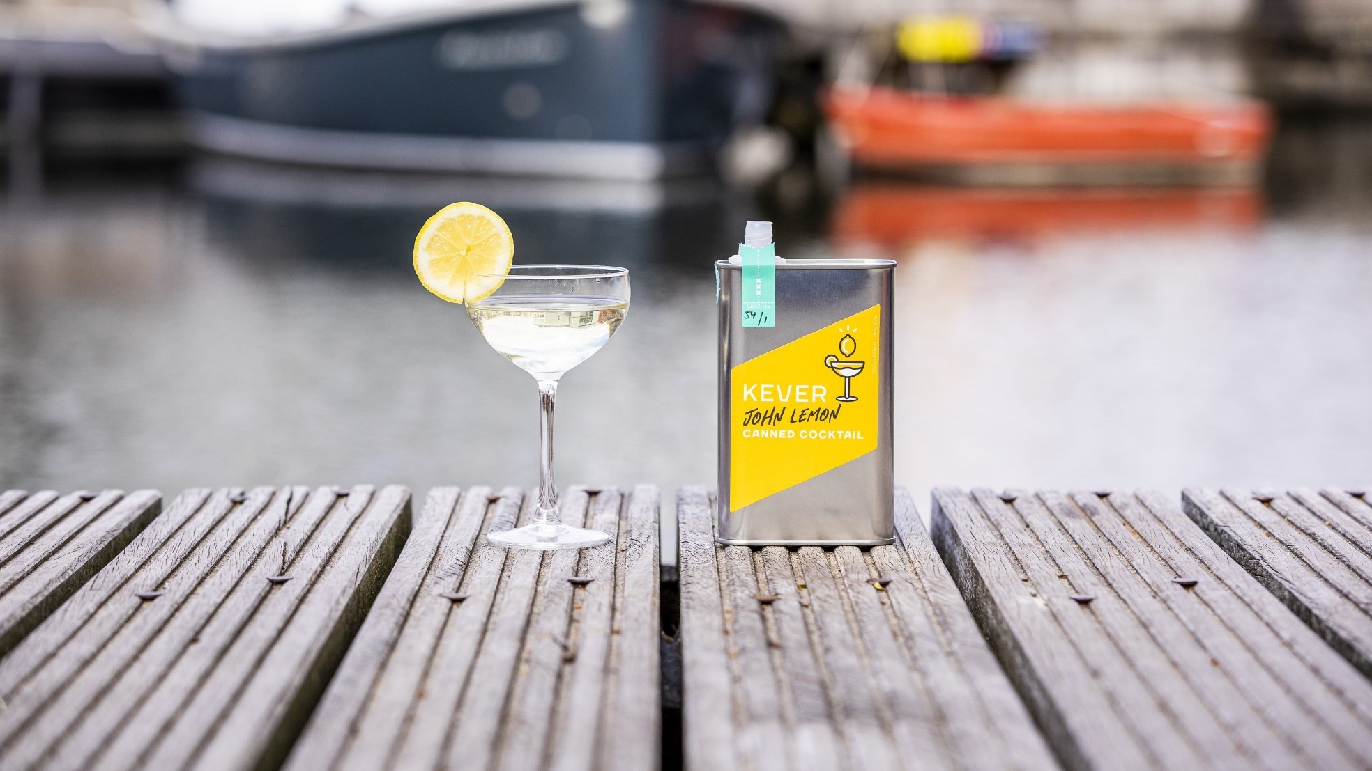Yoko Ono wil deze Kever John Lemon Canned Cocktail direct uit de schappen. Foto: Kever Genever