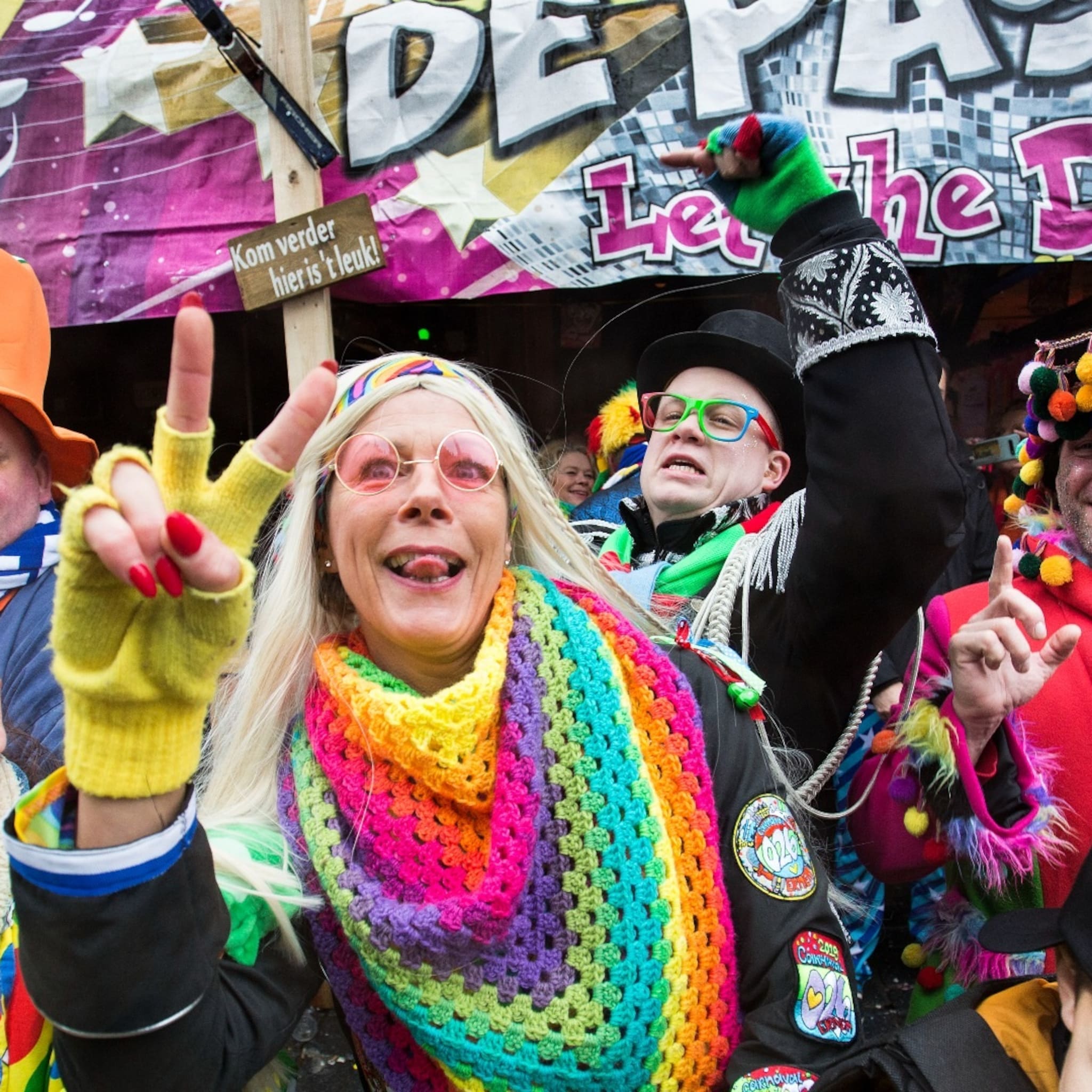 kippenvel tijdens carnaval horecaondernemers dolgelukkig met herwonnen vrijheid