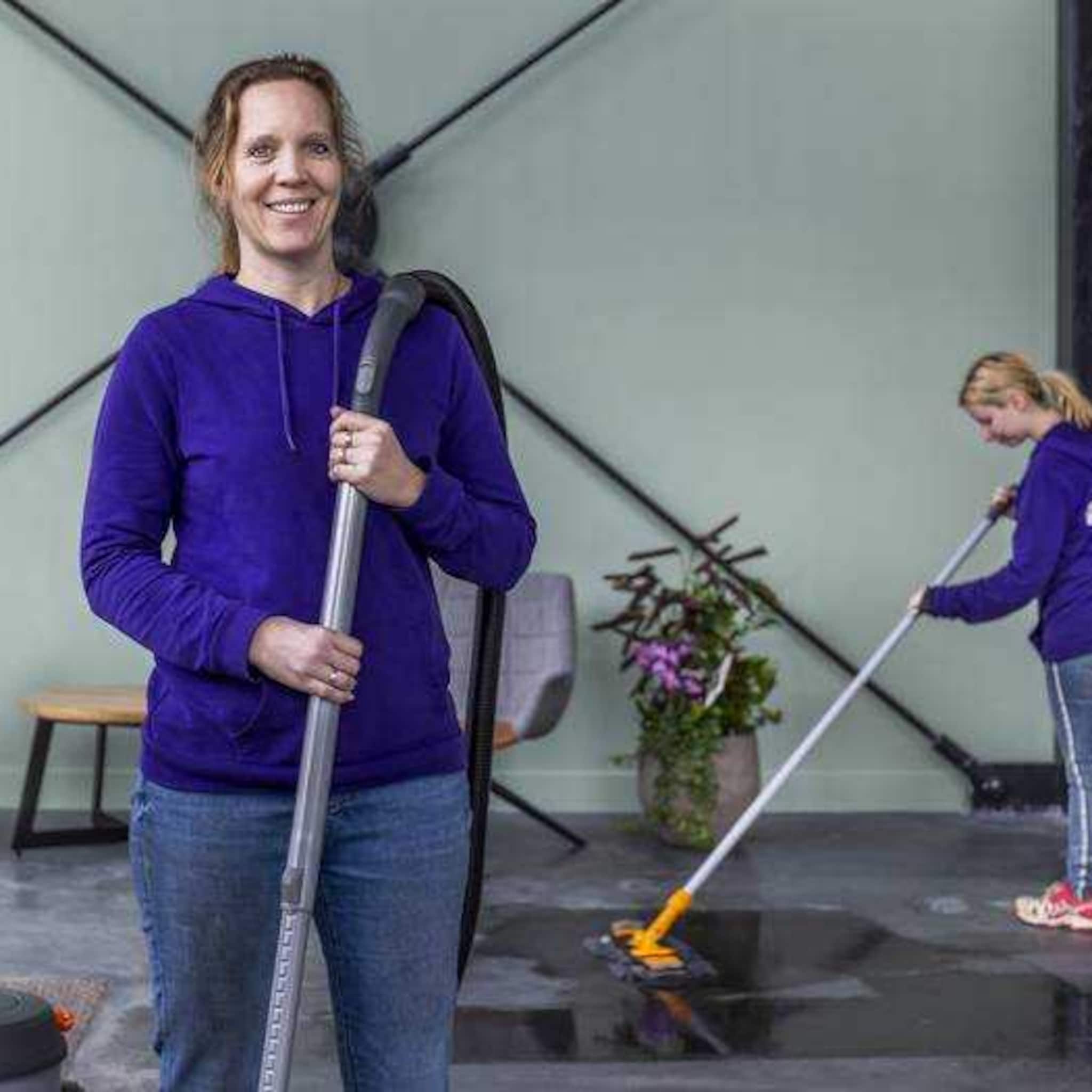 oprichtster schoonmaakbedrijf neemt alleen mensen in dienst met een verhaal