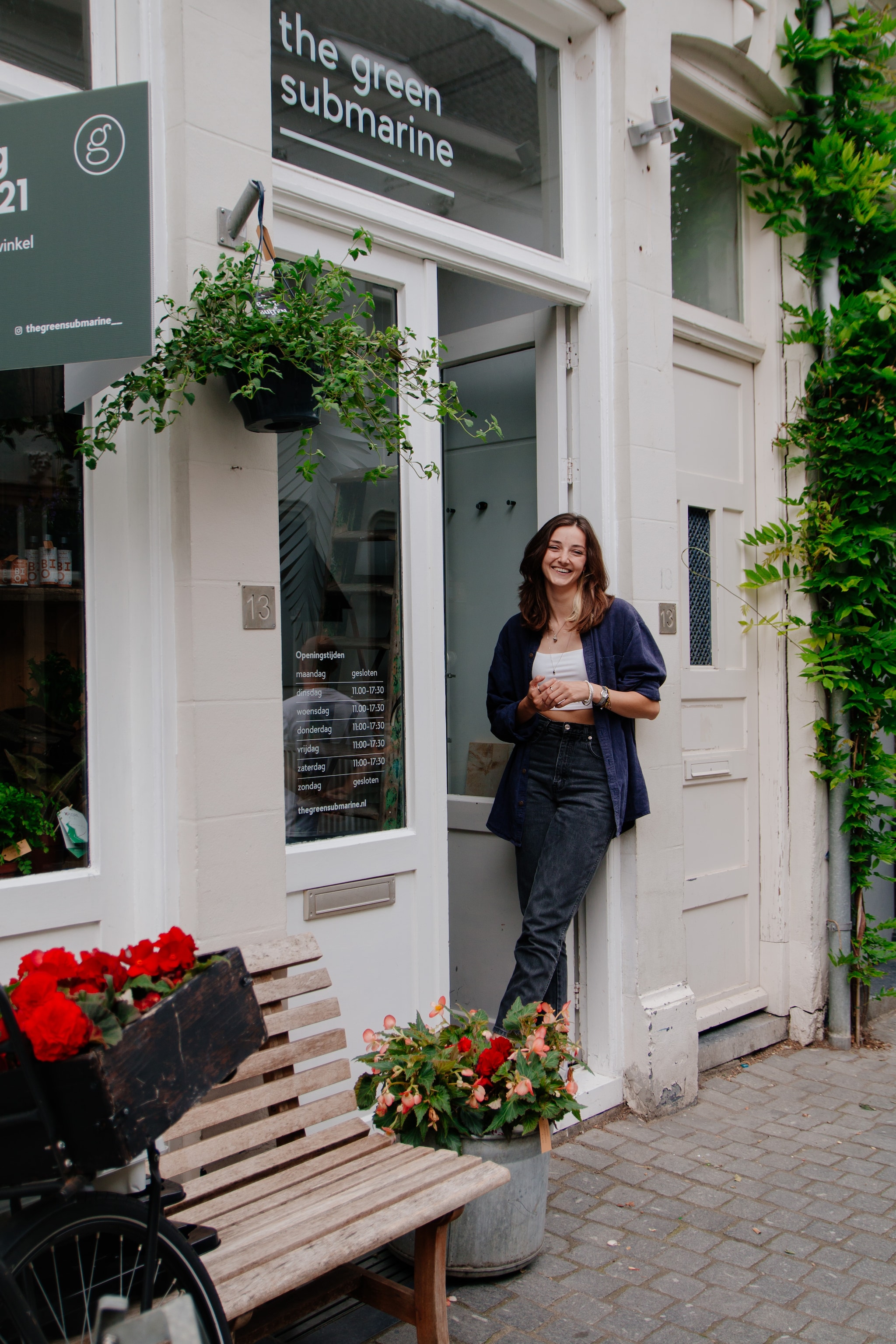 Monique van der Veer voor haar winkelpandje van 35 vierkante meter in binnenstad van Breda. Foto: Noraly Avalon