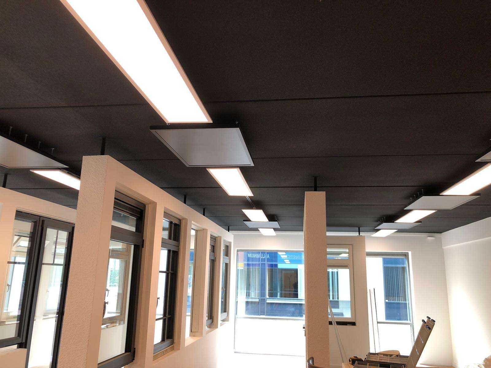 Warmtepanelen aan het plafond zijn een goedkoop en onderhoudsarm alternatief voor verwarmen met gas. Foto: Greeniuz.