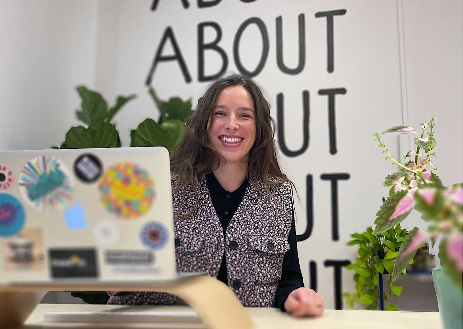 Campagnemanager Rosalie van Dijk van CrowdAboutNow helpt ondernemers bij het goed opzetten van een crowdfundactie. Foto: Rosalie van Dijk