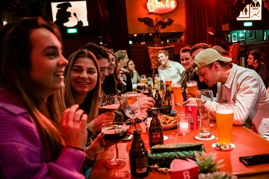 Veel horeca-ondernemers gaan ervan uit dat hun zaak vrijdagavond gewoon vol zit. Foto: ANP