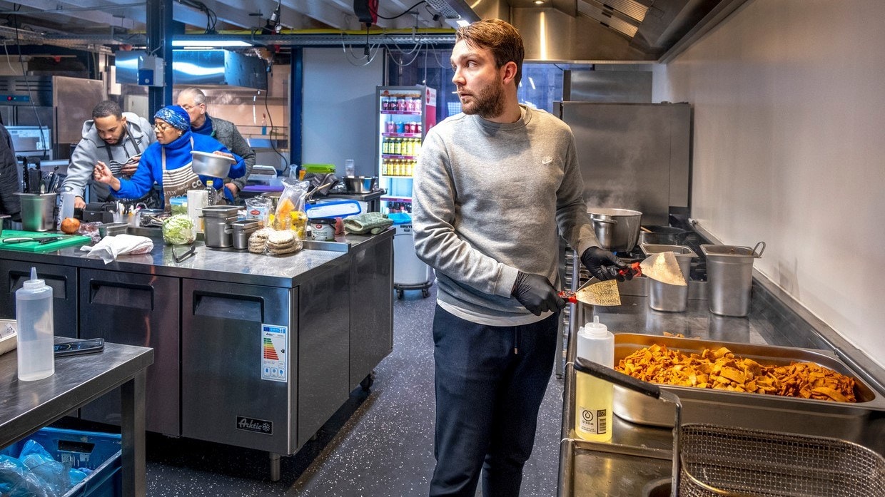 De culinaire ondernemers huren bedrijfsruimte en faciliteiten bij The Kitchen Dojo. Foto: Raymond Rutting