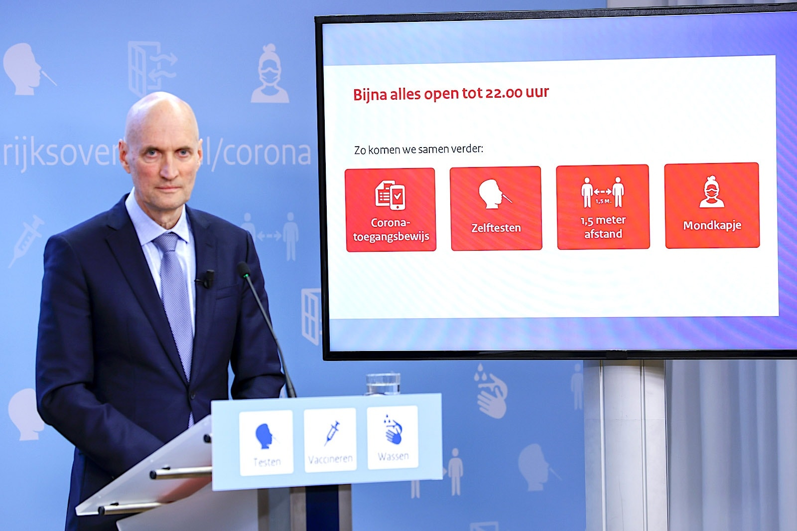 Minister Kuipers doet 'm alleen, de persconferentie op dinsdag 15 februari. Foto: ANP.