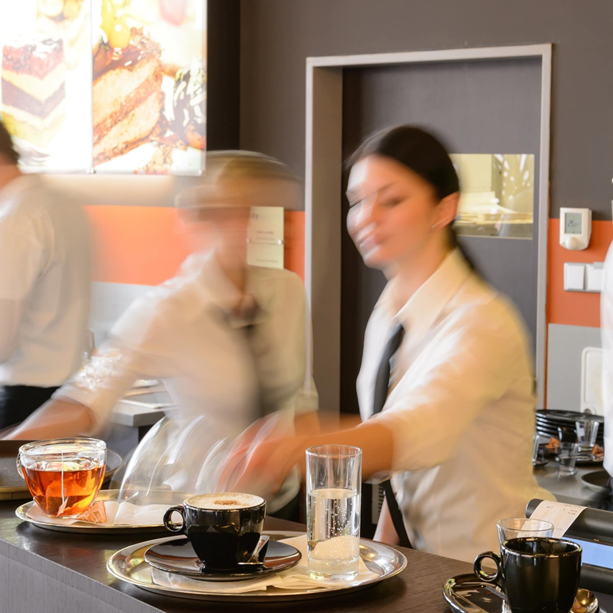 abn amro geld consumenten naar horeca en reizen minder naar winkels
