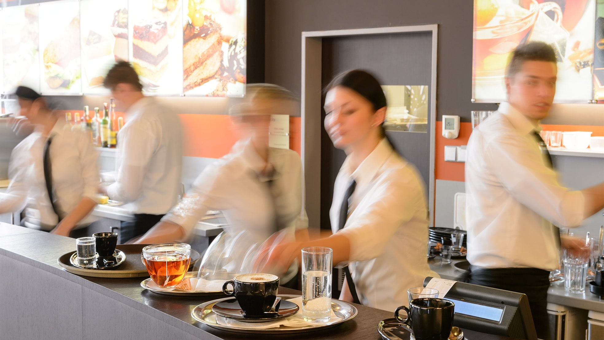 abn amro geld consumenten naar horeca en reizen minder naar winkels