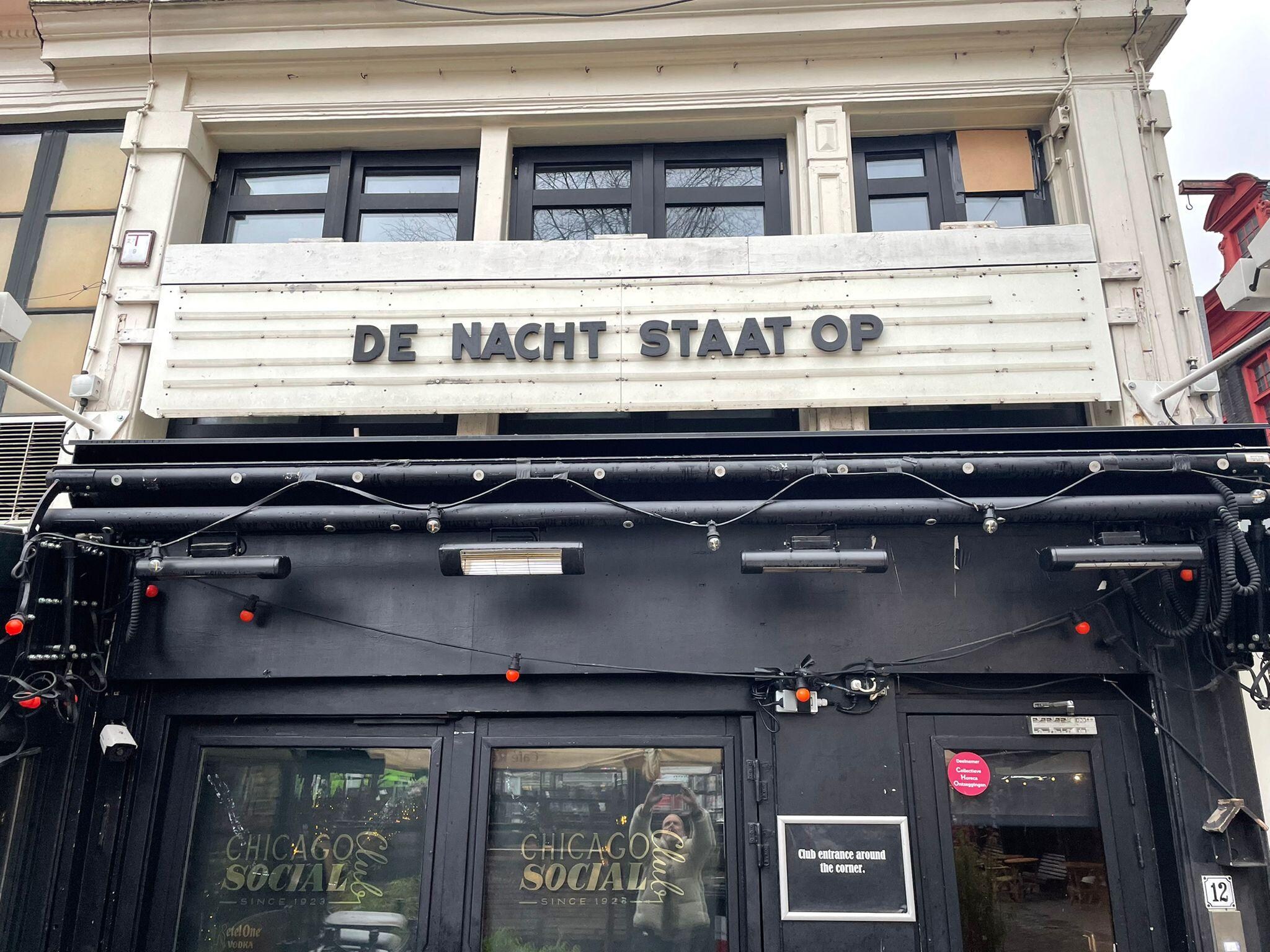 De ingang van Chicago Social Club die volgende week meedoet aan 'De nacht staat op'.Foto: Natwerk