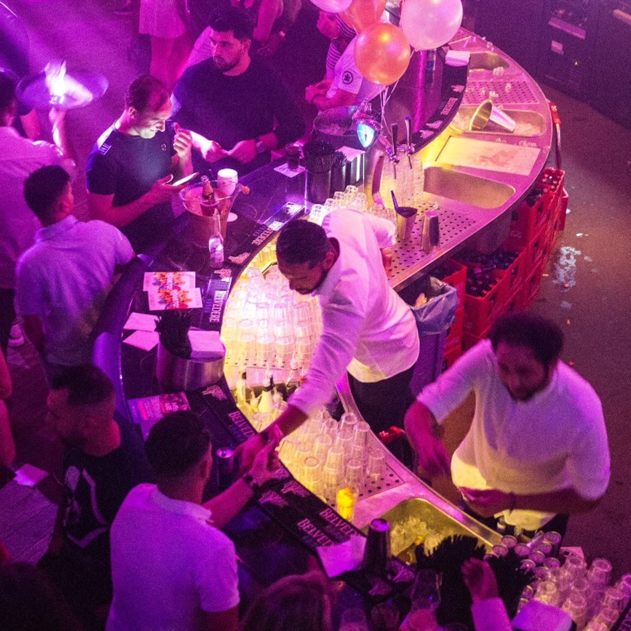 nachtclubs zijn het zat en gaan zaterdag 12 februari open