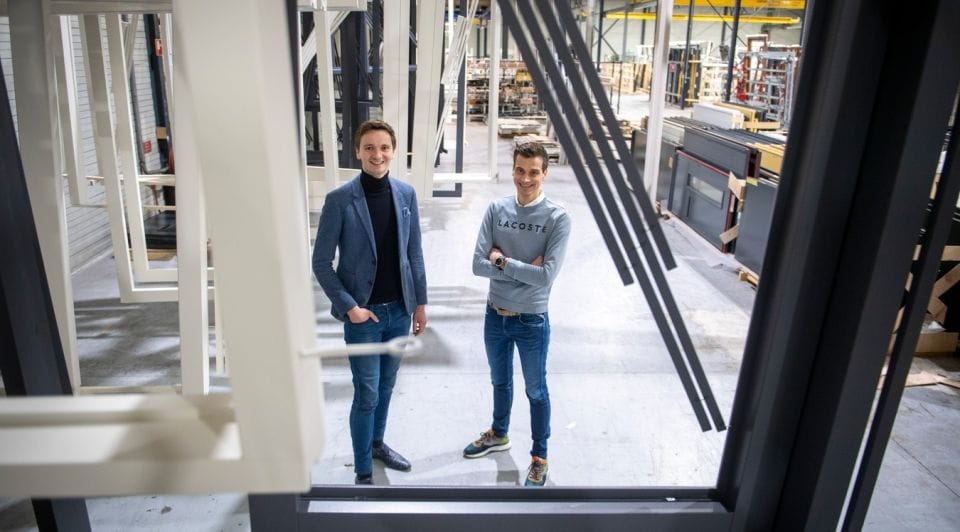 Bart Voortman (l.) en Jan Hendrik Pouw op de werkvloer in Webo Rijssen. Foto: Lenneke Lingmont
