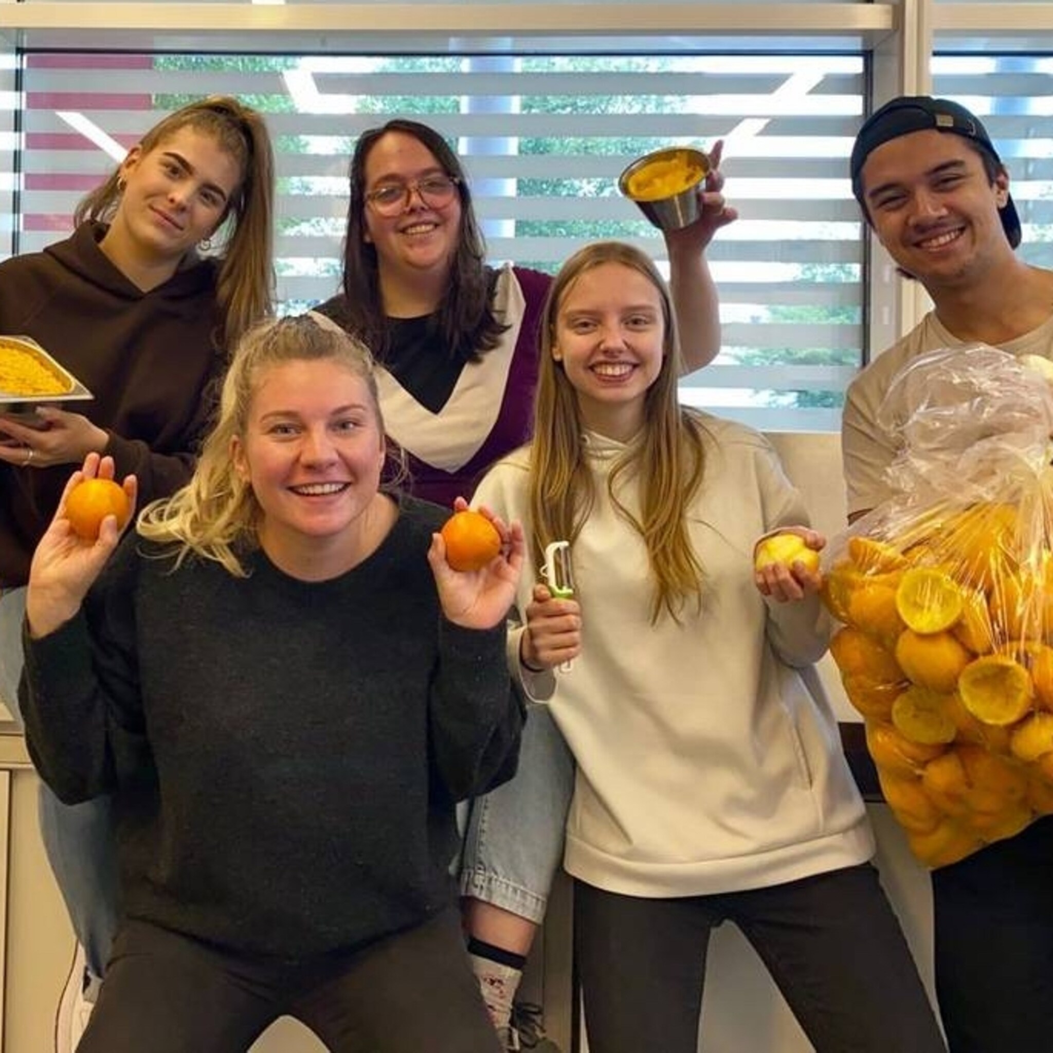 eten niet lekker spuit er parfum op studenten startup brengt ludieke producten op de markt