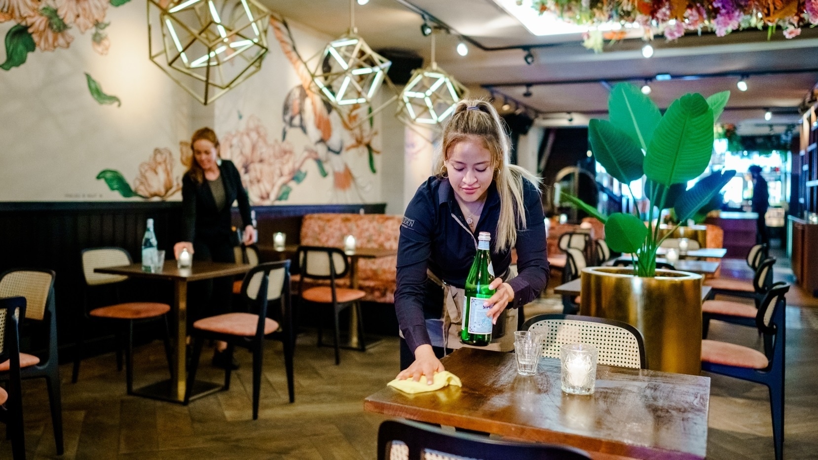 Het slot mag weer van restaurants en cafés: zijn de ondernemers klaar voor de heropening? Foto: ANP