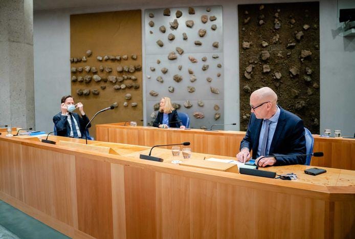 Premier Mark Rutte, Micky Adriaansens, minister van Economische Zaken, en Ernst Kuipers, minister van Volksgezondheid, Welzijn en Sport, tijdens het debat in de Tweede Kamer over de ontwikkelingen rondom het coronavirus.Foto: ANP.